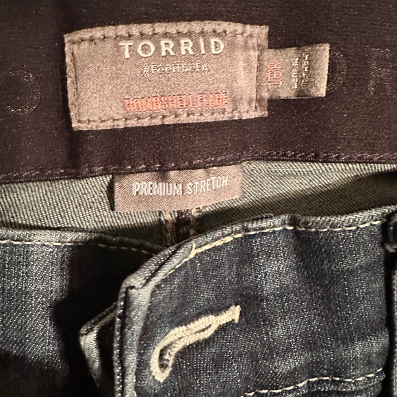 Torrid 16r bombshell flare extreme stretch jeans - Picture 2 of 2